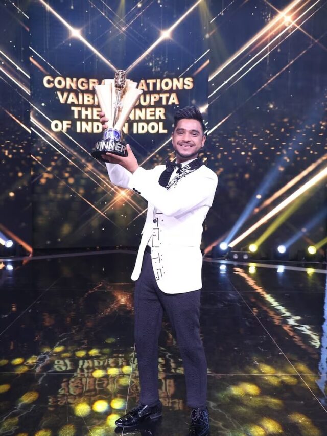 'Indian Idol 14' Winner Vaibhav Gupta lifts the trophy, wins Rs 25 lakh!